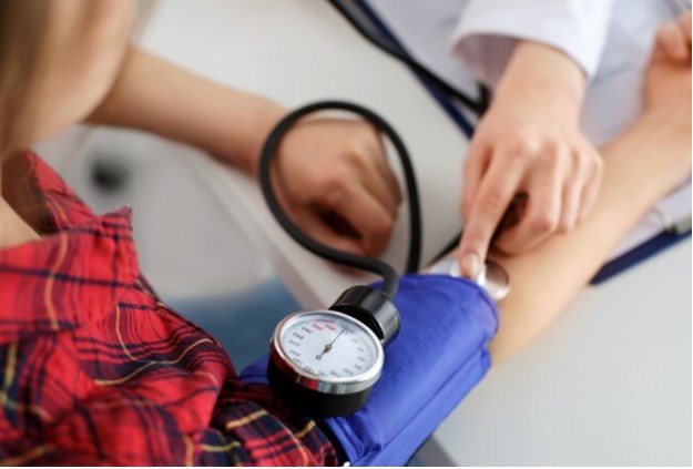 Wie Blutdruckkontrolle langfristig Ihre Gesundheit verbessert